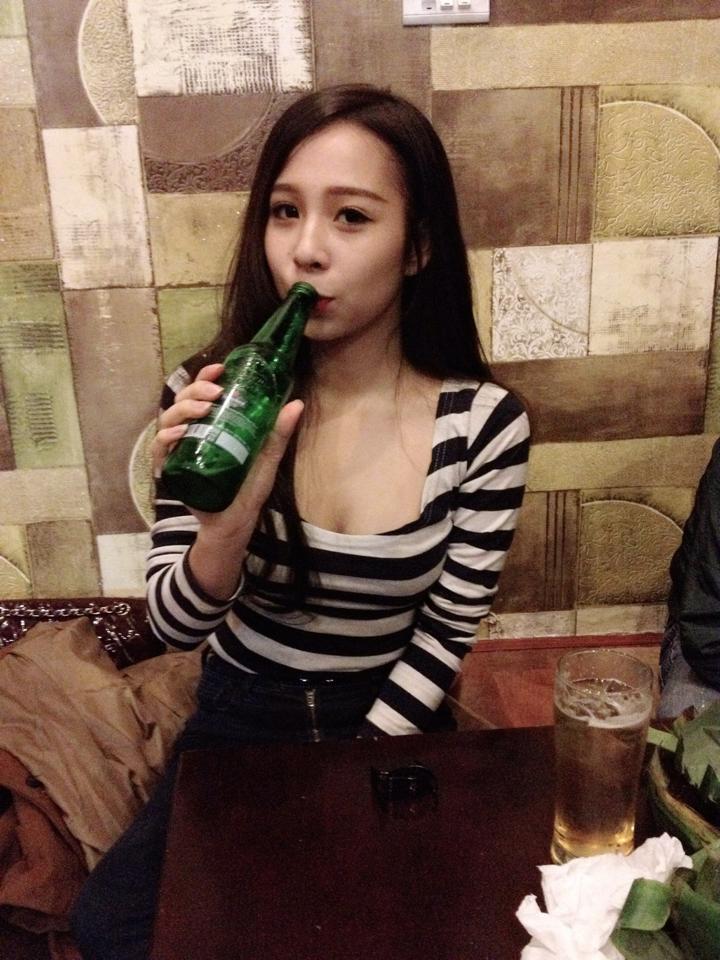她当着丈夫面前被耍了